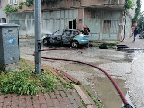 Üsküdar'da park halindeki otomobil yandı - Son Dakika Haberleri